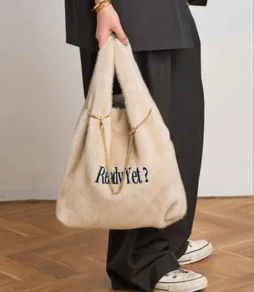 AP STUDIO FUR BAG READY YET? 내추럴 새상품