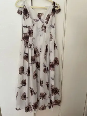 Her lip to Sunflower-Printed Midi Dress