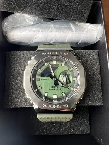 CASIO G-SHOCK gm2100B