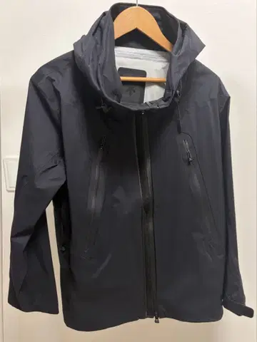 [ 새상품급 ] 데상트 올테라인 클레어스 하드쉘 자켓 M 블랙