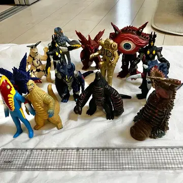 울트라맨 시리즈 괴수 피규어 세트