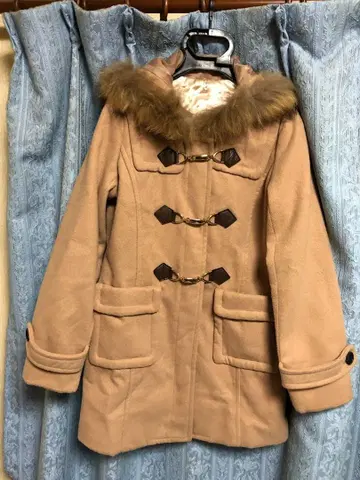 베이지 더플 코트 퍼 포함