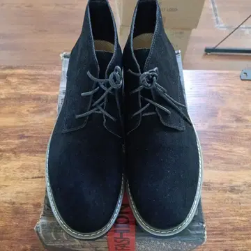 블랙 스웨이드 처카 부츠