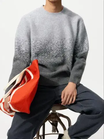 유니클로 JWANDERSON 수플레얀 그라데이션 크루넥 스웨터