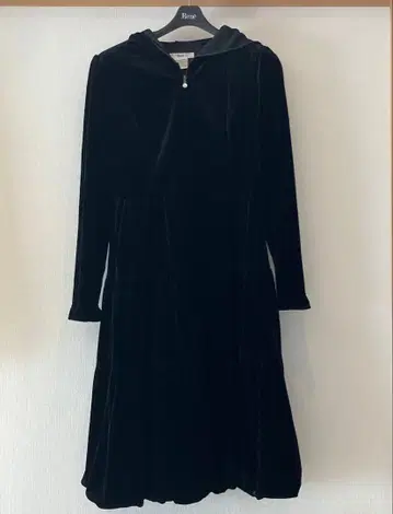 Rene 블랙 벨벳 후드 원피스