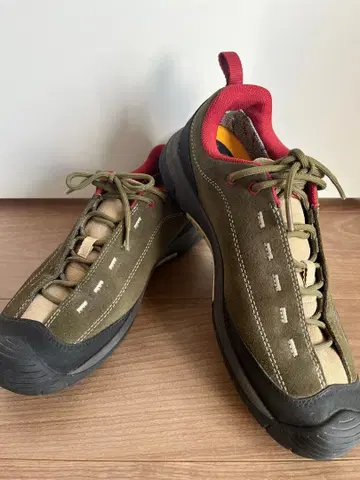 KEEN 아웃도어 신발 올리브/레드 사이즈 27.5cm