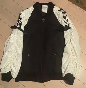 시크릿 허니 바시티 자켓 블랙 화이트 토끼 프린트