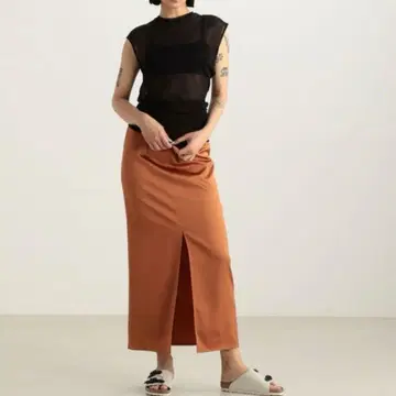 [택 포함] 에디션 엠보싱 새틴 타이트 스커트 38 오렌지 브라운