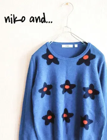 D220075 niko and - 꽃무늬 긴팔 니트