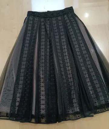 새상품급 STRAWBERRY-FIELDS 피에스 몽테 스커트 블랙