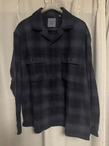 유니클로 JW ANDERSON 브러쉬드 코튼 오버 사이즈 셔츠