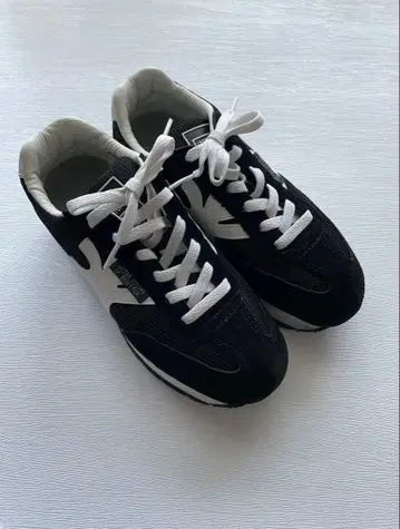 BENETTON 블랙 화이트 스니커즈