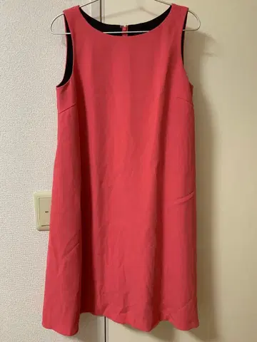 Demi-Luxe 슬리브리스 무릎 기장 원피스 핑크