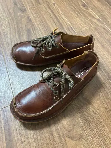 클락스 가죽 신발 25