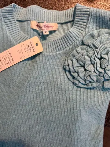 새상품 슈퍼뷰티 스카이블루 플라워 모티브 스웨터 42