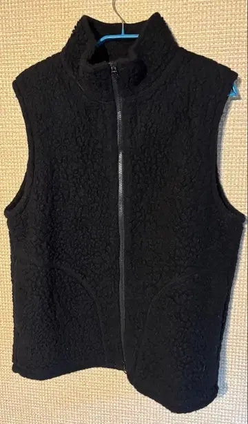 BEAMS 블랙 플리스 슬리브리스 베스트