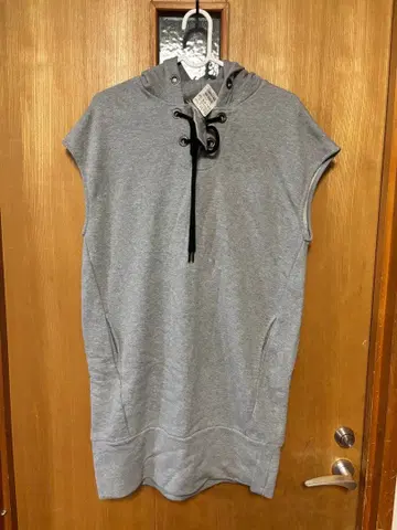 그레이 후드 부착 슬리브리스 맨투맨 드레스