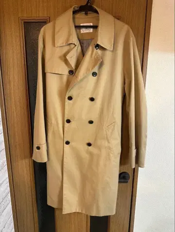 더블 브레스트 트렌치코트
