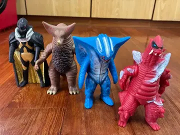 울트라맨 괴수 피규어 4개 세트