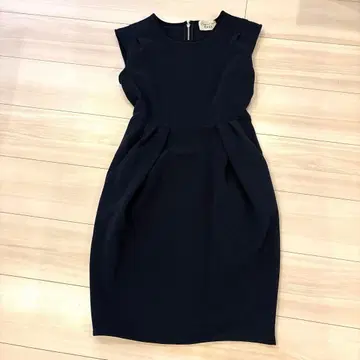 대특가 Flicka 네이비 슬리브리스 원피스