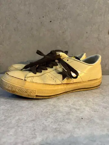 컨버스 원스타 크림색 스니커즈