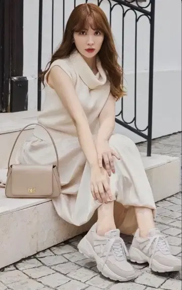 하립투 Drape Neck Sleeveless Knit 슬리브리스