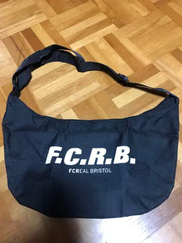 F.C.R.B 바나나 숄더백 미사용 새상품