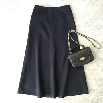 592 두지엠 클라세 라이트 멜톤 플레어 스커트 네이비