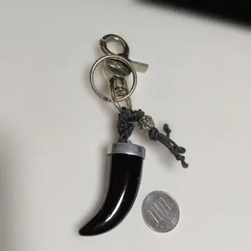 106. 블랙 컬러 각형 키링 스컬 포함