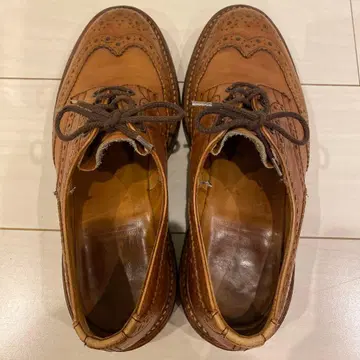 Tricker's 버튼 윙팁 가죽 신발 UK8.5