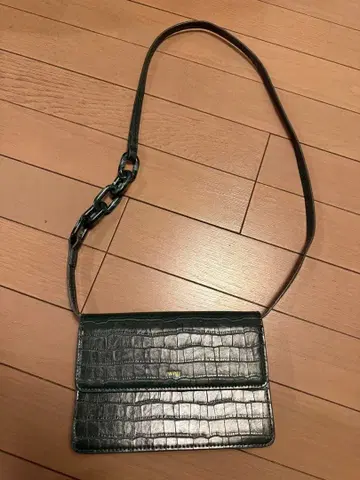 JWPE 다크 그린 크로커다일 패턴 숄더백