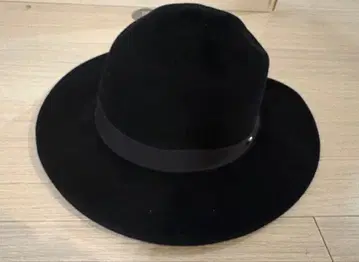 헬렌 카민스키 햇