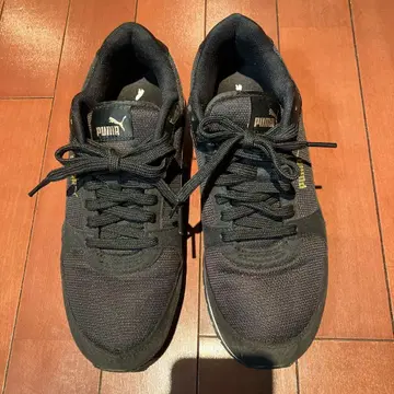 PUMA 블랙 스니커즈