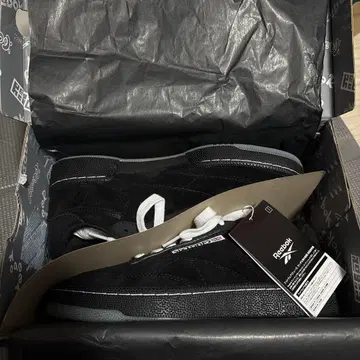 리복 SixTONES 콜라보 스니커즈 블랙