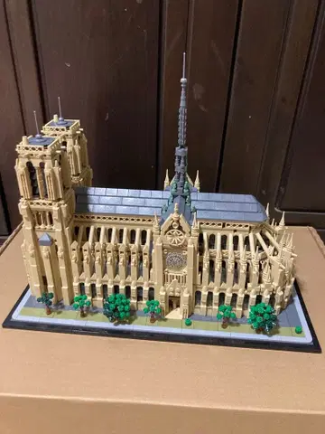 레고 노트르담 대성당