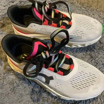 온 우먼 클라우드몬스터 스니커즈