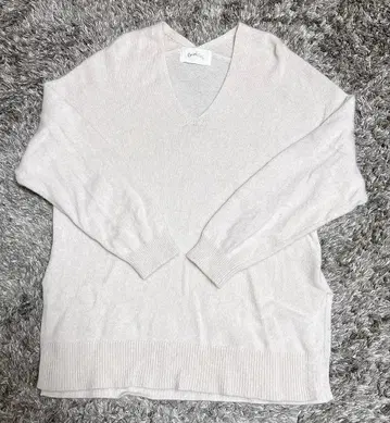 오메카시 폭스 혼방 V넥 니트 화이트