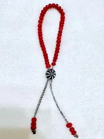 화이트하트 비즈와 실버 콘초 팔찌