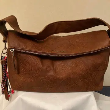 Desigual 숄더백 브라운