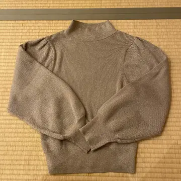 내추럴 꾸뛰르 라메 믹스 모크넥 스웨터