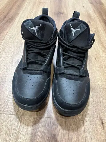 조던 1 미드 블랙 스니커즈