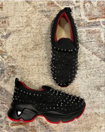 스파이크 블랙 슬립온 스니커즈
