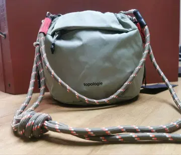 Topologie 버킷 백 이끼 그린 미니 백