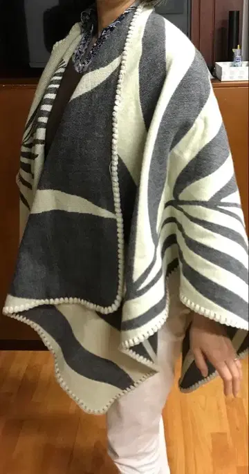 스트라이프 판초 케이프 화이트 & 그레이 (남녀)