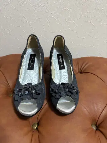 Monet 그레이 오픈토 펌프스