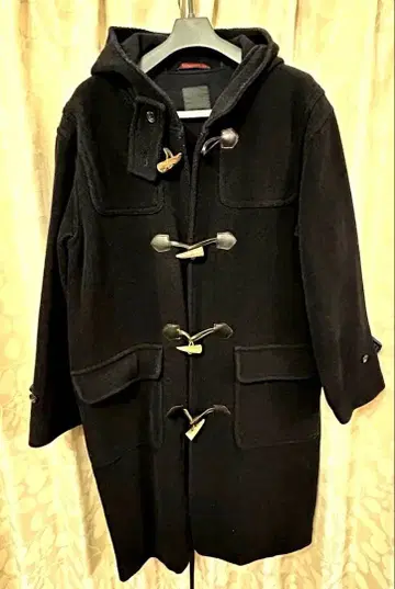 가격 인하. 이탈리아 VALLOMBROSA사 원단의 더플 코트 블랙