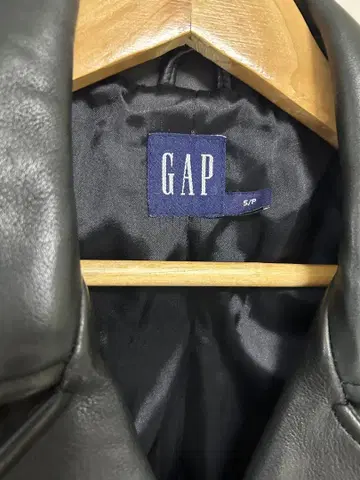 GAP 가죽 P 코트 블랙 코트