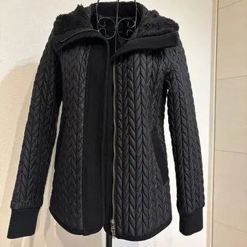 개버딘 K.T 블랙 퀼팅 다운 자켓 사이즈 9호