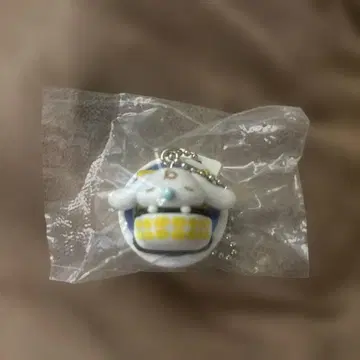 쿠라스시 x 시나모롤 피규어 키링 밀크