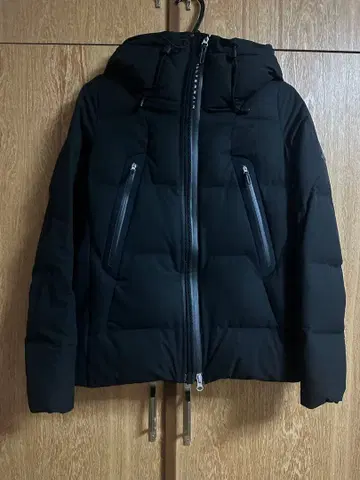 데상트 얼터레인 미즈사와 다운/마운테니어 블랙 M 개런티 카드